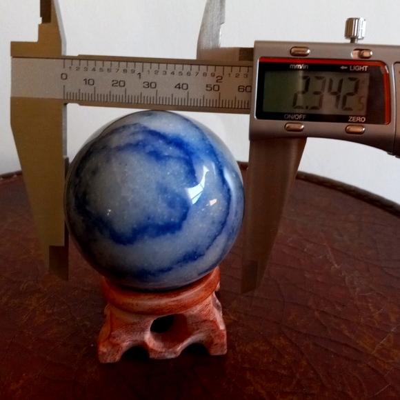 Blue calcite crystal sphere. 298g. Approx. 2.1" width. 7.5" circumference. - Picture 9 of 9